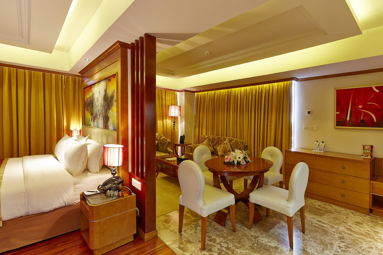 ROYAL SUITE WITH KITCHENETTE