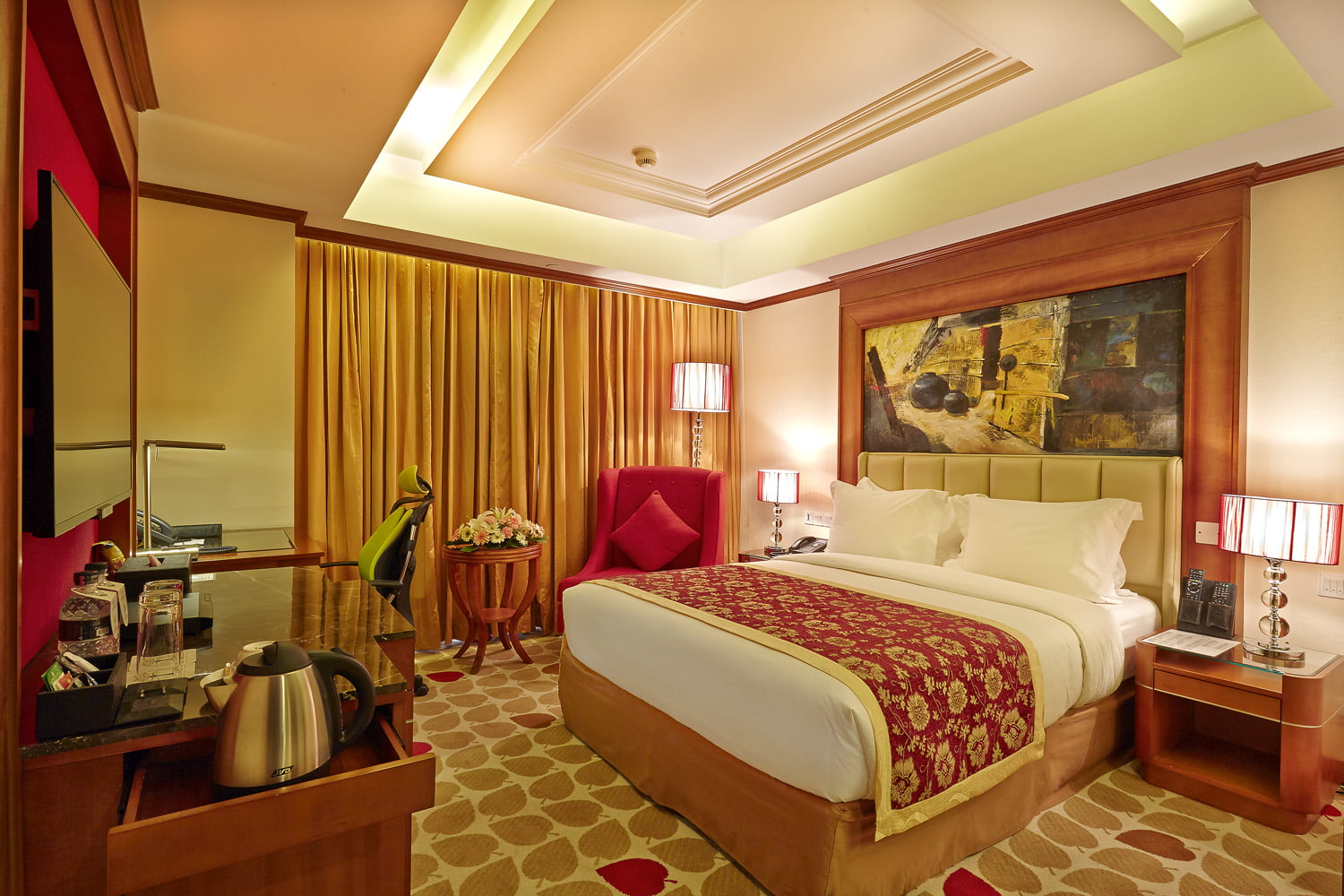 DELUXE ROOM Experience our 26 m² Deluxe rooms which combine beautiful scenery, modern décor, and cutting-edge amenities. BOOK NOW