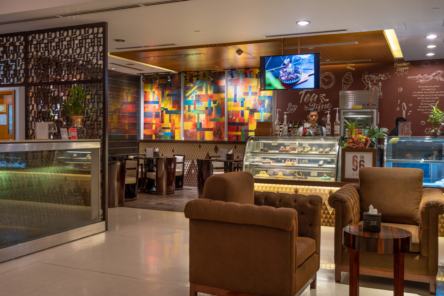 6 ON 96The 6 on 96 Cafe is the ideal place to relax and recharge with a cuisine created to entice your taste senses. detail