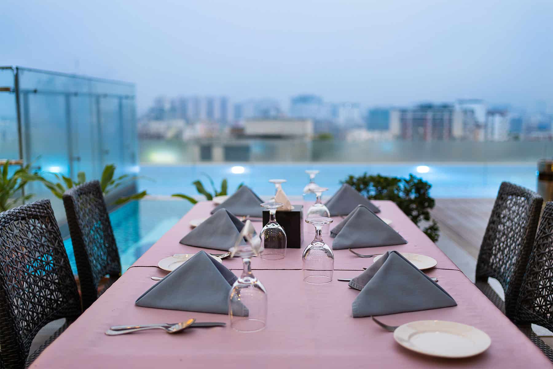 sky pool
Join us for a unique dining experience at Sky Pool, located inside the famous Six Seasons Hotel.reservation