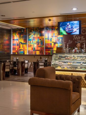 6 ON 96The 6 on 96 Cafe is the ideal place to relax and recharge with a cuisine created to entice your taste senses. 						detail